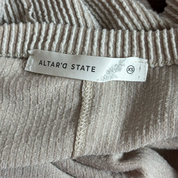Altar'd State Top Womens XS Beige Ribbed Knit Cropped V-Neck Long Sleeve - Picture 5 of 6